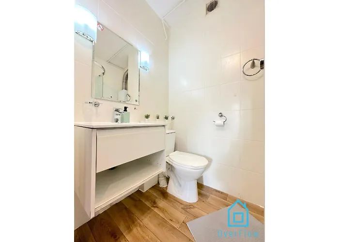 World - 10 Minutes To Old Town & Seaside Pansiyon Gdansk